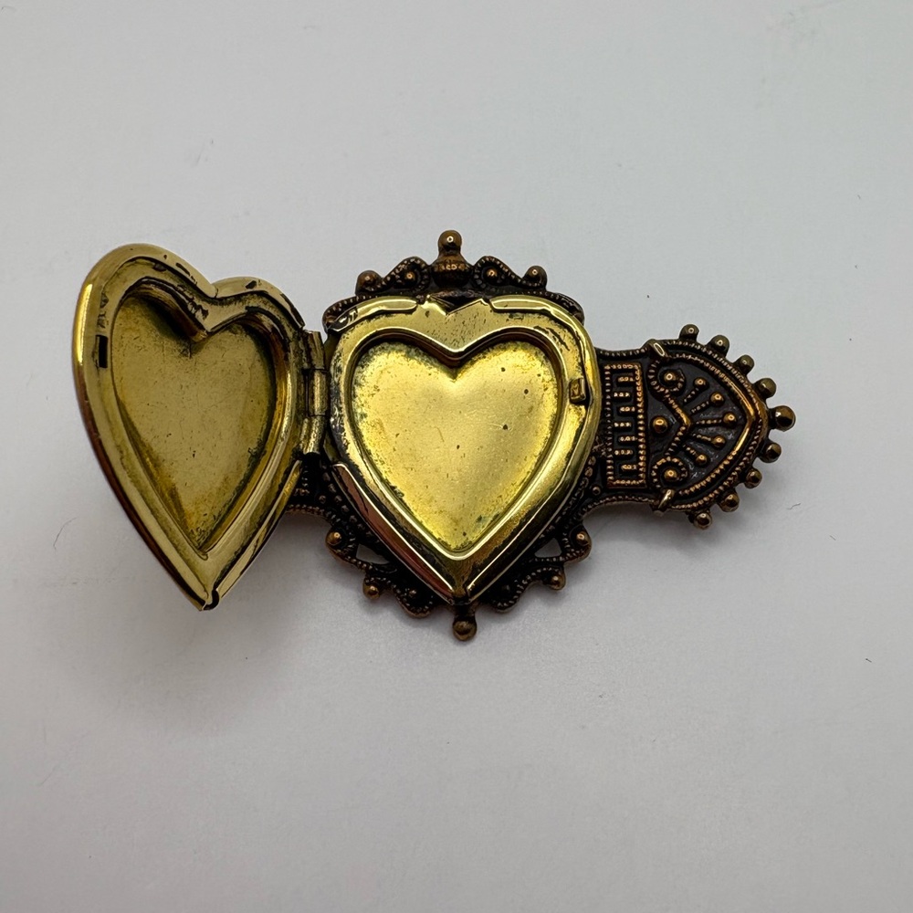 Vintage Pididdly Links Brass Locket Pin - Picture 3 of 3